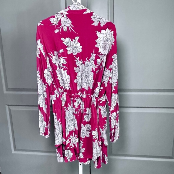Free People dress/tunic, red with white  poinsettia floral pattern, SZ M - Picture 2 of 2